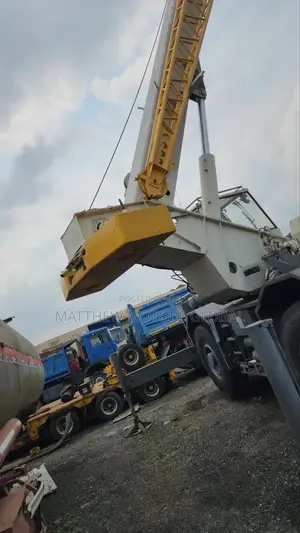 Foreign Used Motorized Rough Terrain Crane 20 Tons