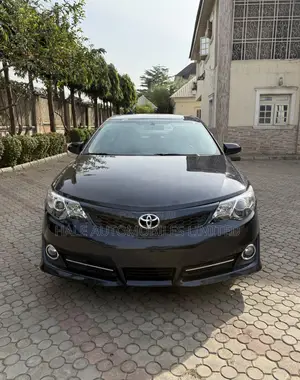 Toyota Camry SE 4dr Sedan (2.5L 4cyl 6A) 2013 Gray