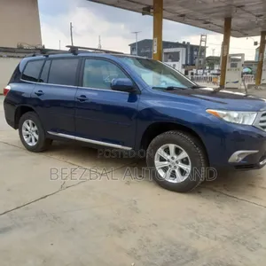 Toyota Highlander SE 3.5L 2WD 2013 Blue