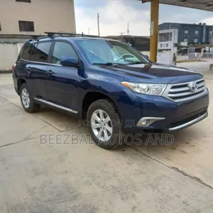 Toyota Highlander SE 3.5L 2WD 2013 Blue