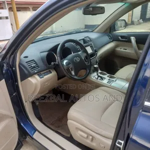Toyota Highlander SE 3.5L 2WD 2013 Blue