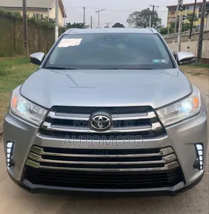 Toyota Highlander XLE 4x4 V6 (3.5L 6cyl 8A) 2017 Silver