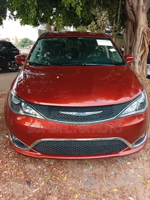 Chrysler Pacifica 2018 Brown
