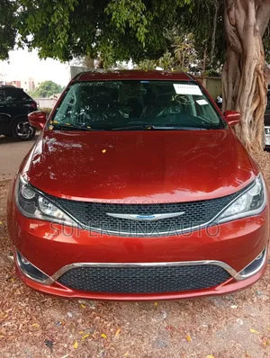 Chrysler Pacifica 2018 Brown