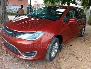 Chrysler Pacifica 2018 Brown