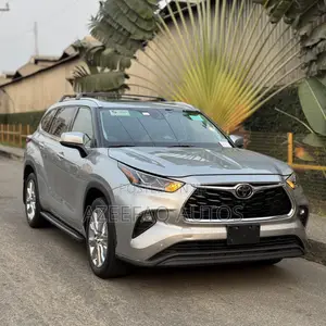 Toyota Highlander Limited 2022 Silver