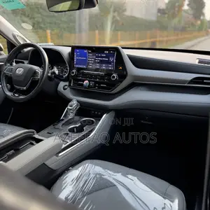 Toyota Highlander Limited 2022 Silver