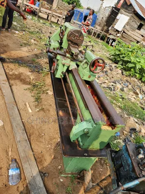 Heavy Duty Lathe Machine