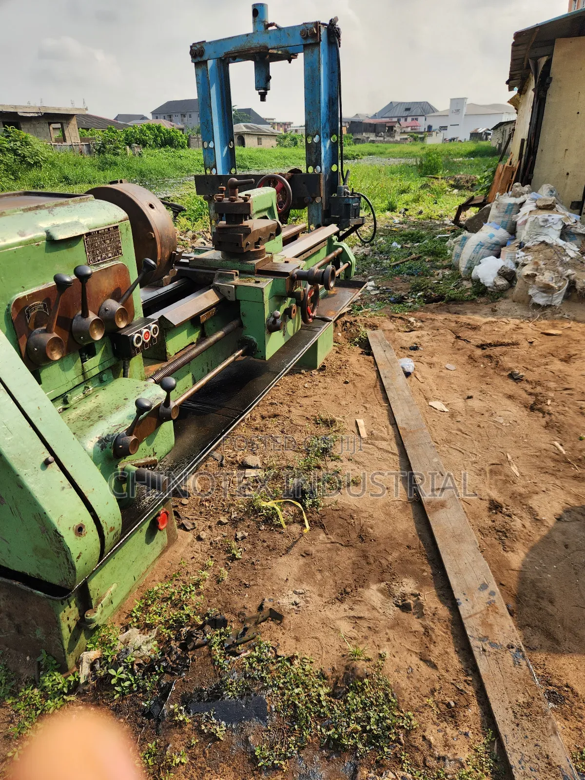 Heavy Duty Lathe Machine