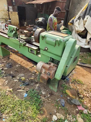 Heavy Duty Lathe Machine