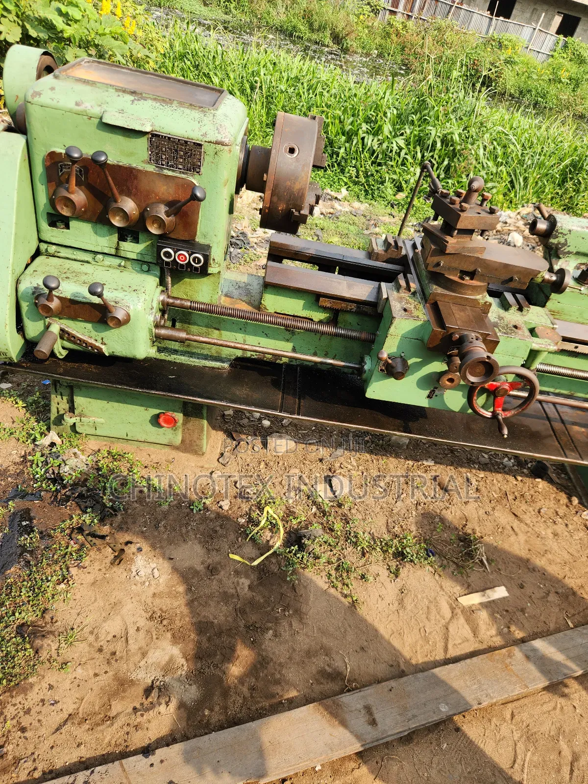 Heavy Duty Lathe Machine