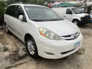 Toyota Sienna XLE Limited AWD 2006 White