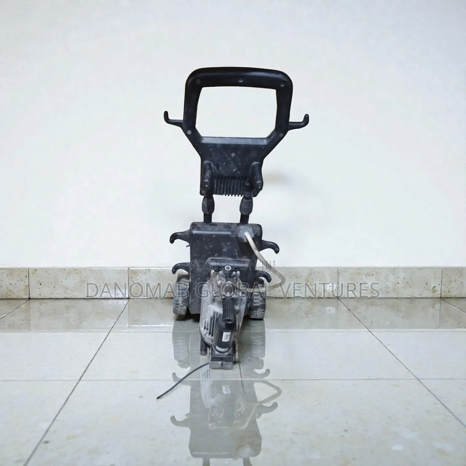 Challenge Xtreme High Pressure Washer With Soap Container
