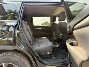 Toyota Highlander LE 4x4 V6 (3.5L 6cyl 8A) 2018 Black