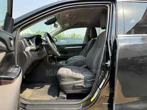 Toyota Highlander LE 4x4 V6 (3.5L 6cyl 8A) 2018 Black