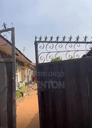 9bdrm Guest House In Oshimili South For Sale