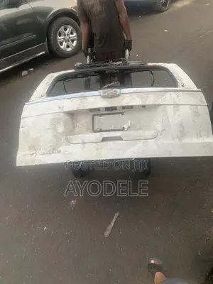 Cadillac Escalade Boot 2018