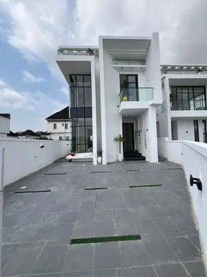 5bdrm Duplex in Chevron for sale