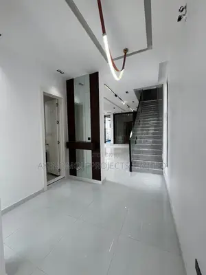 5bdrm Duplex in Chevron for sale