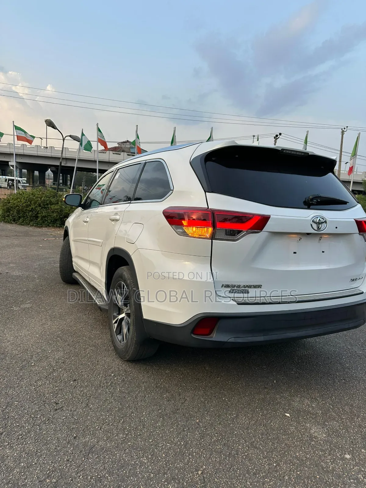 Toyota Highlander SE 2019 White