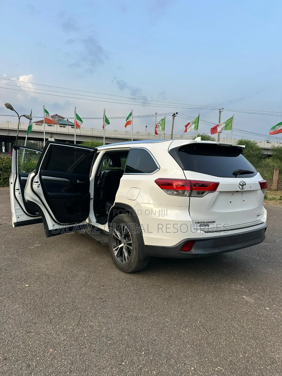 Toyota Highlander SE 2019 White