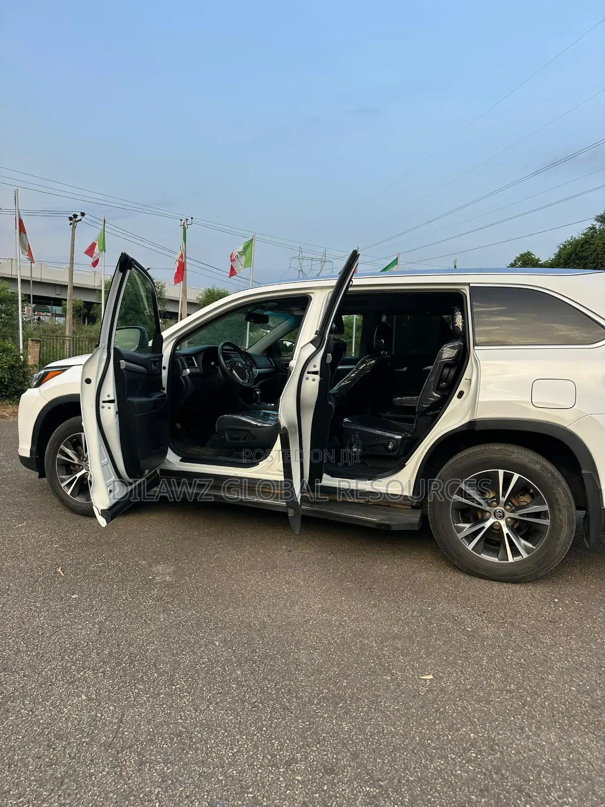 Toyota Highlander SE 2019 White