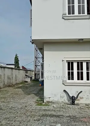 2bdrm Block of Flats in Off Ago-Palace Way for sale