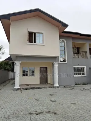 3bdrm Duplex in Off Ago-Palace Way for sale