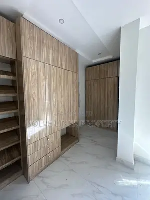 5bdrm Duplex in Wuyea District for rent