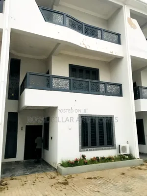 4bdrm Duplex in Lifecamp Close To for rent