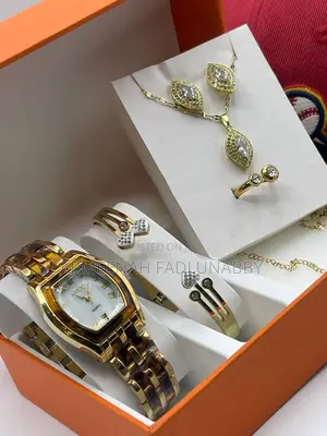 Wristwatch Set for Women Is Available