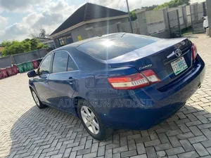 Toyota Camry LE 4dr Sedan (2.5L 4cyl 6AM) 2010 Blue