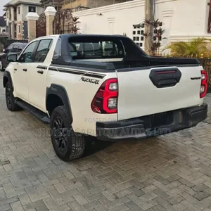 Toyota Hilux Revo Double Cab Petrol 2.7 AWD 2022 White
