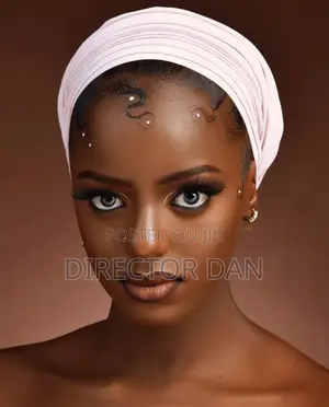 Photographer, High End Retoucher