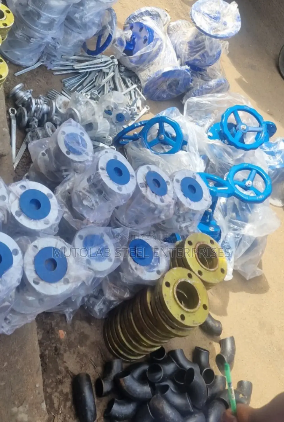 Ball Valve , Flange, Elbow in Differents Sizes and Types