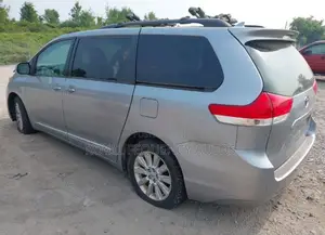 Toyota Sienna 2011 Blue