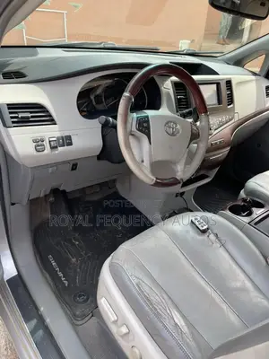 Toyota Sienna 2011 Blue