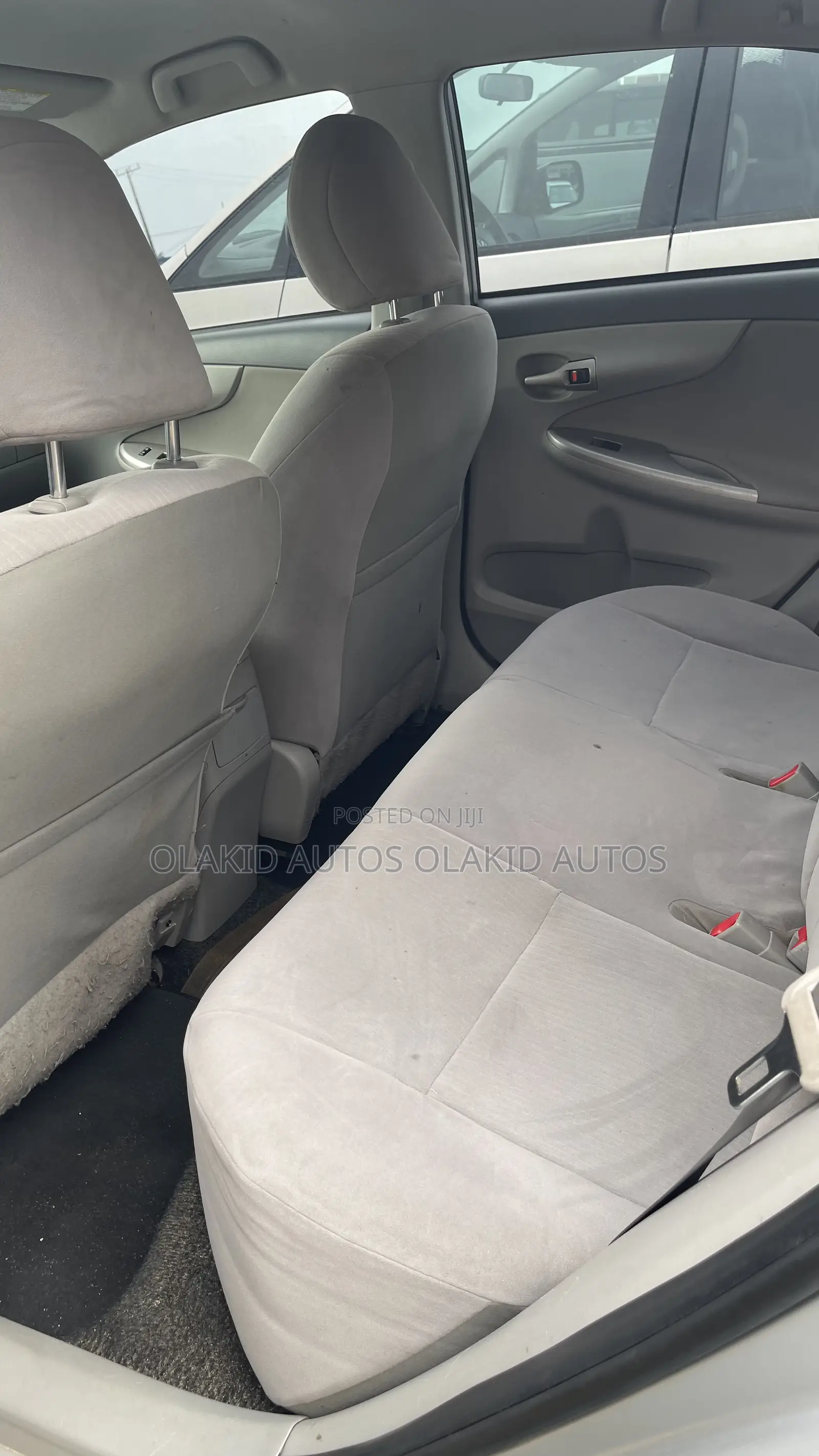 Toyota Corolla LE 4dr Sedan (1.8L 4cyl 4A) 2010 Silver