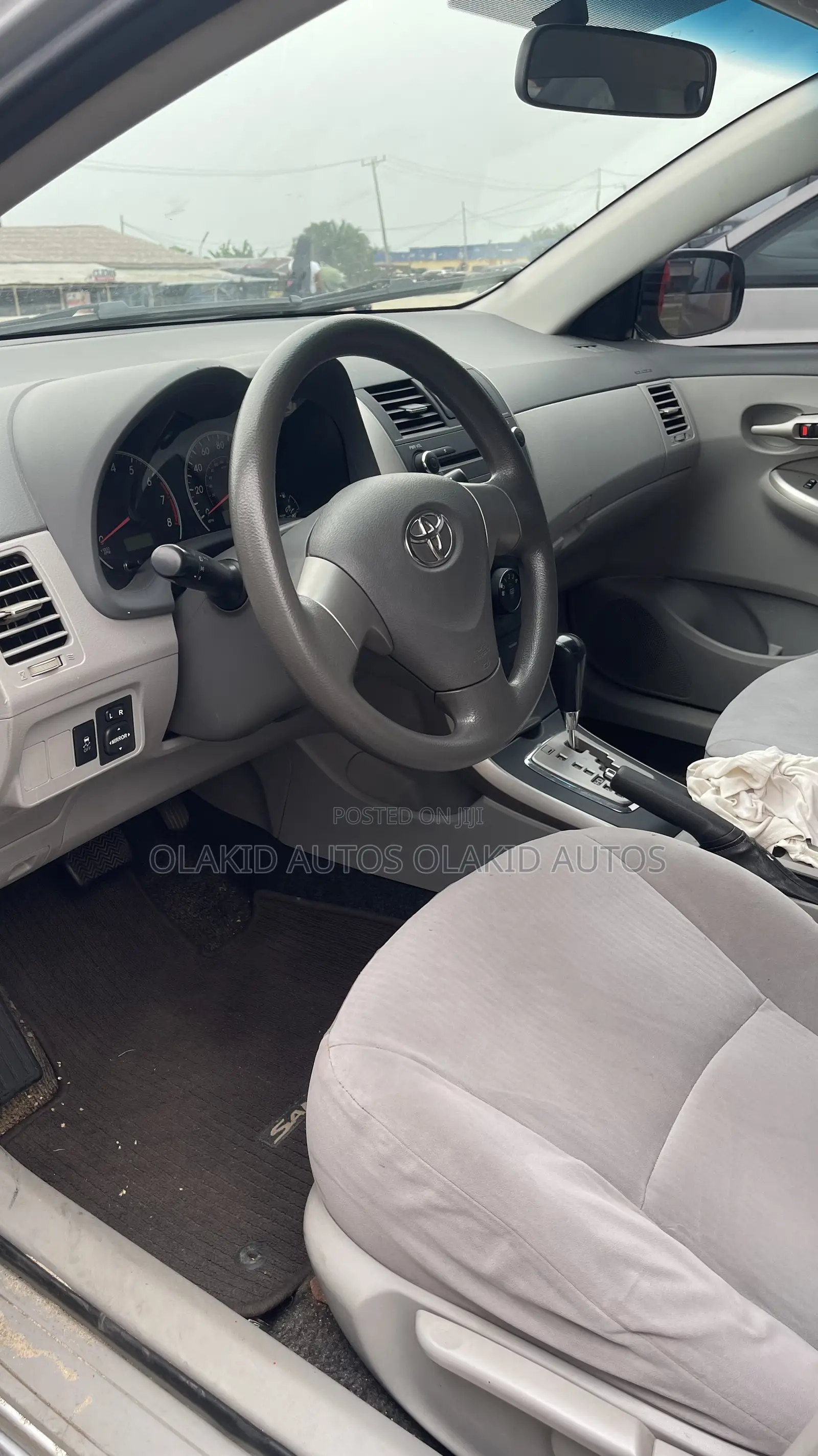 Toyota Corolla LE 4dr Sedan (1.8L 4cyl 4A) 2010 Silver