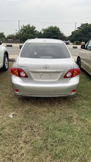 Toyota Corolla LE 4dr Sedan (1.8L 4cyl 4A) 2010 Silver