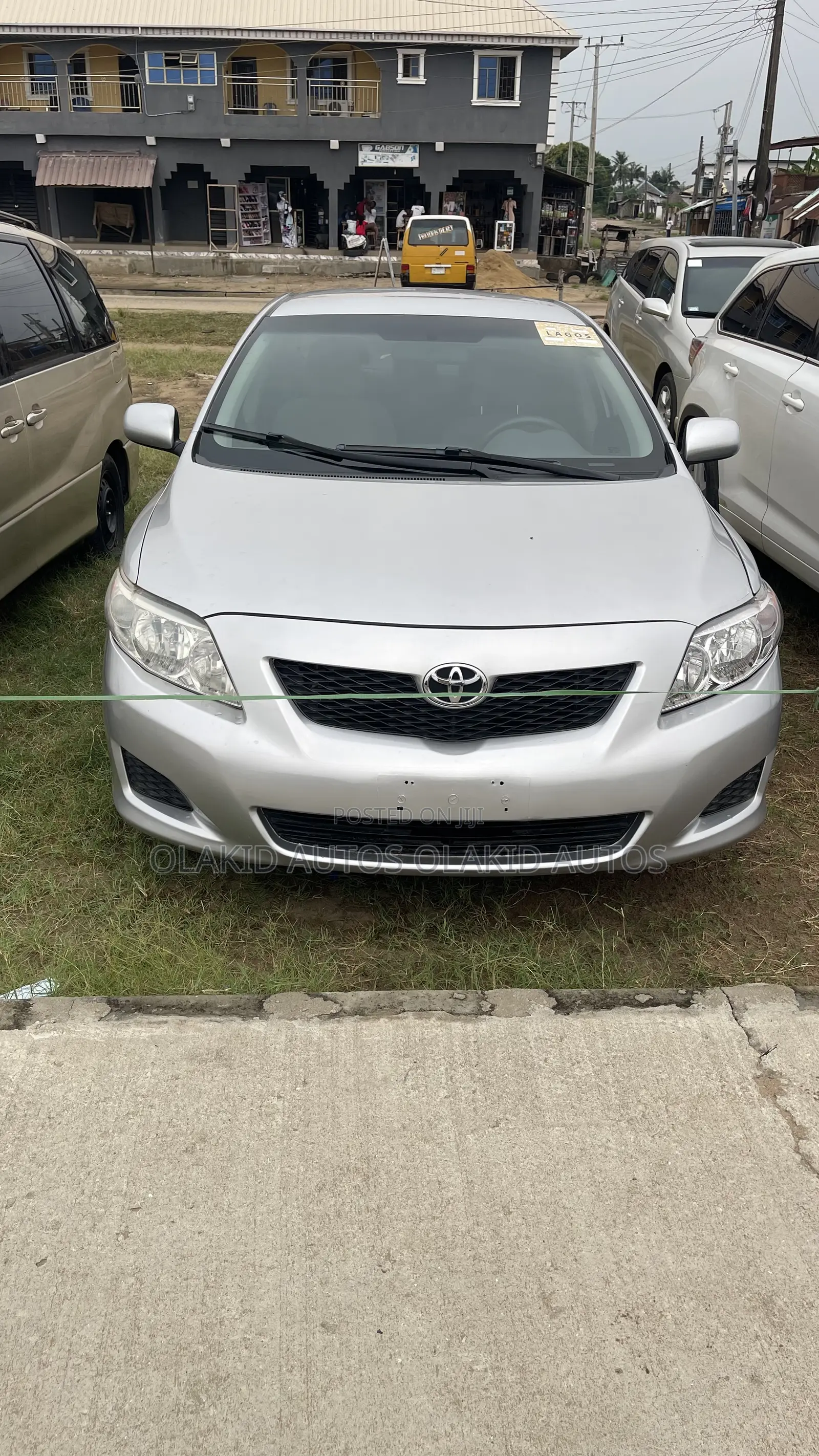 Toyota Corolla LE 4dr Sedan (1.8L 4cyl 4A) 2010 Silver