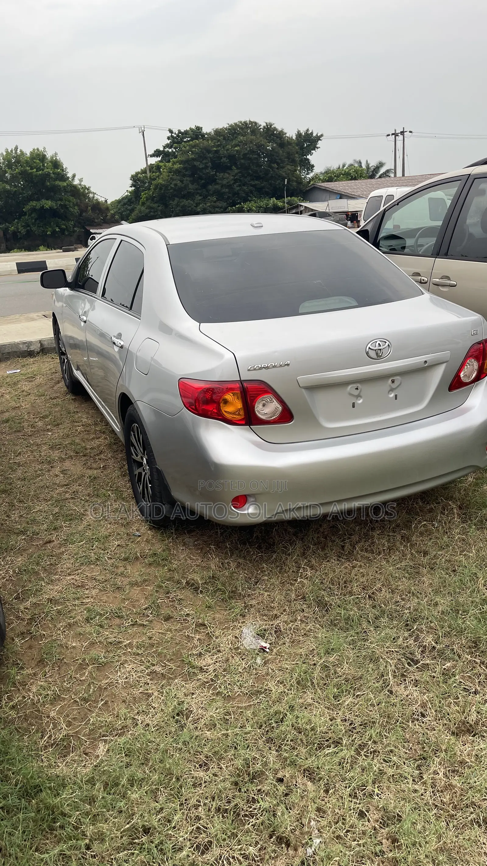 Toyota Corolla LE 4dr Sedan (1.8L 4cyl 4A) 2010 Silver