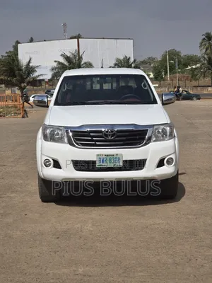 Toyota Hilux 2014 White