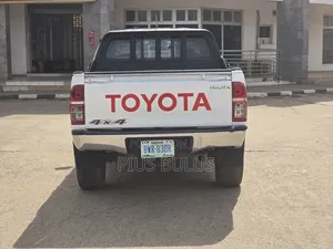 Toyota Hilux 2014 White