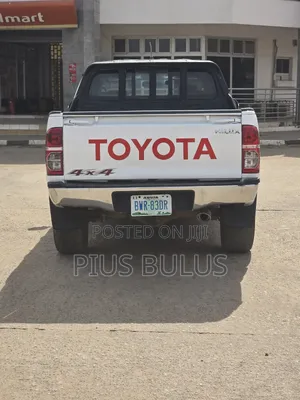 Toyota Hilux 2014 White