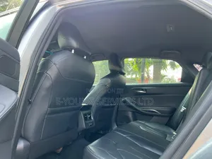 Toyota Avalon XLE 2020 Silver