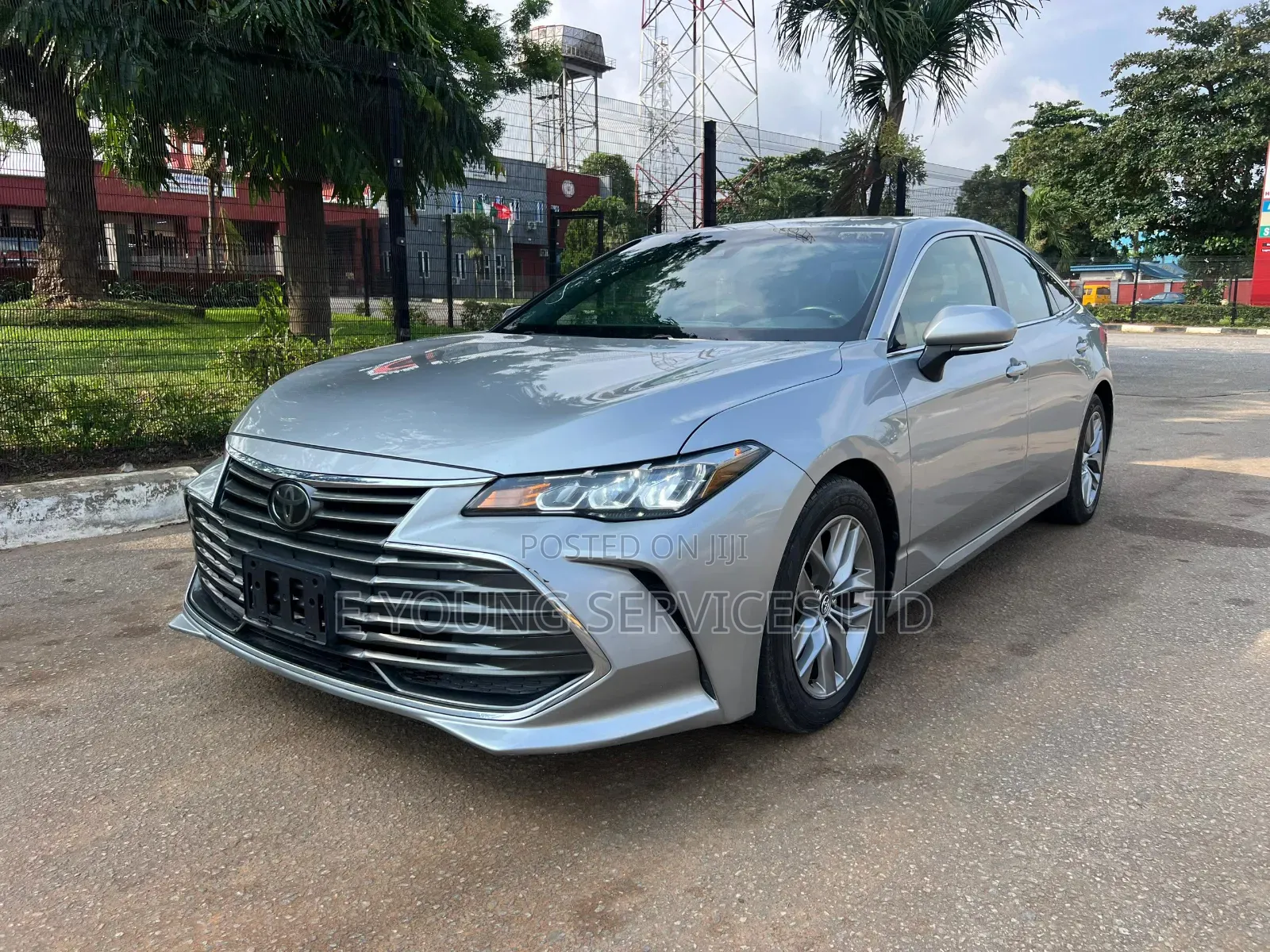 Toyota Avalon XLE 2020 Silver