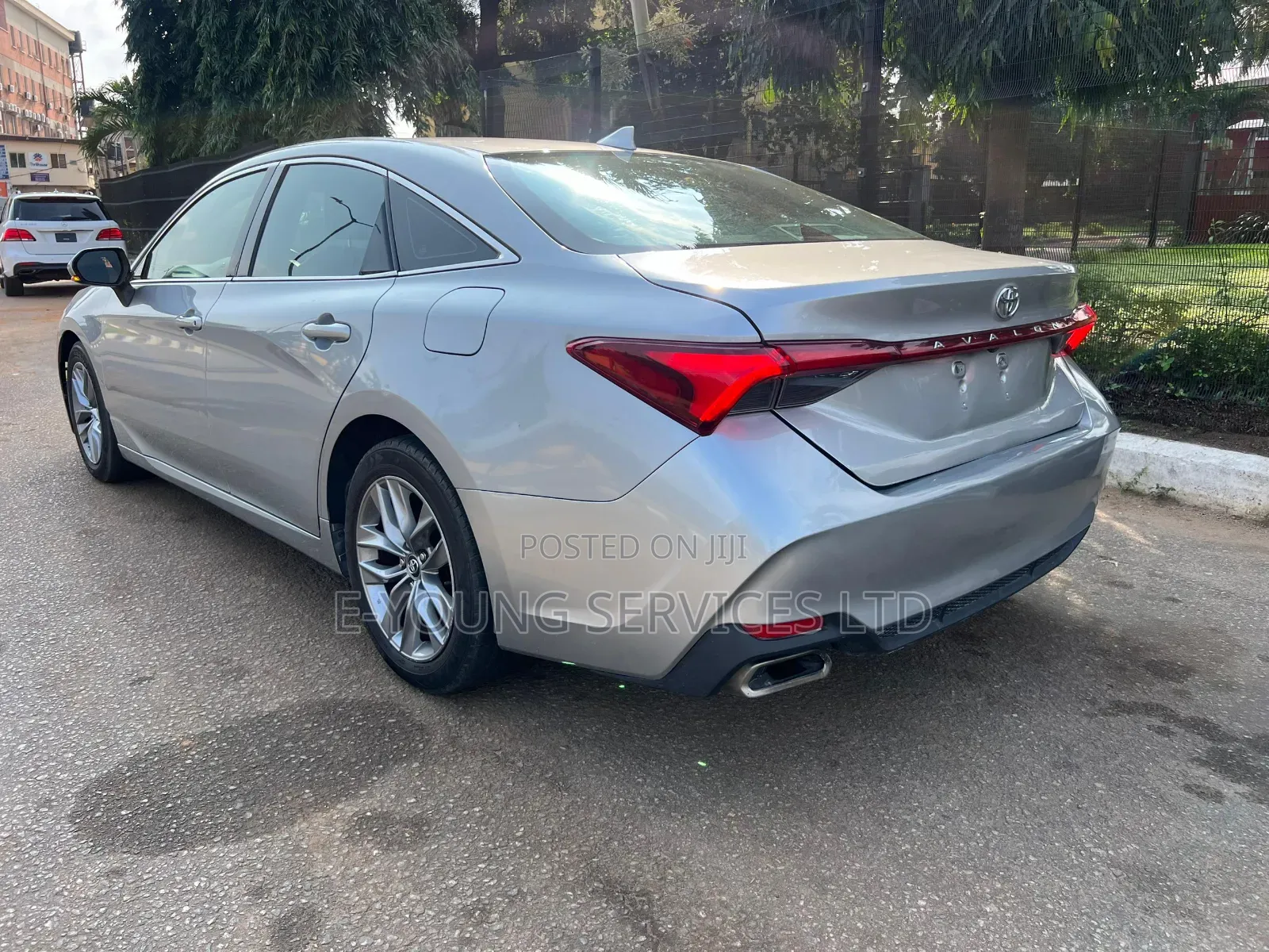 Toyota Avalon XLE 2020 Silver