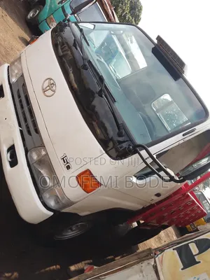 Toyota Dyna 150 Normal Hand Petrol Truck