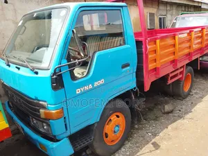 Toyota Dyna 200 Six Tyres Diesel Truck